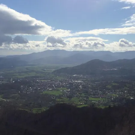 Koca Planina Nad Vrhniko Casa de hóspedes *