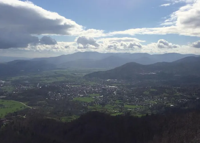 Koca Planina Nad Vrhniko Casa de hóspedes *
