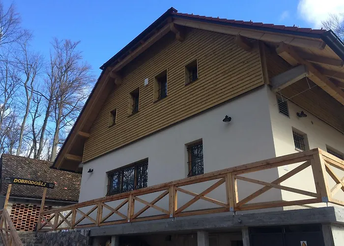 Koca Planina Nad Vrhniko Gæstehus *